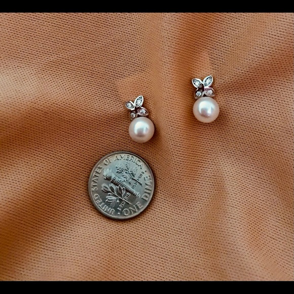 Solid Sterling Silver & Freshwater Pearl Earrings - Picture 5 of 6